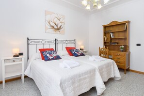 4 dormitorios, tabla de planchar con plancha, wifi gratis y ropa de cama