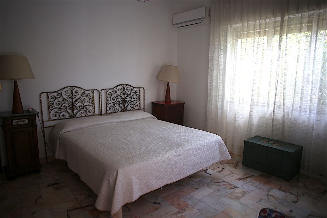 VILLA TWO STEPS FROM THE MONDELLO BEACH