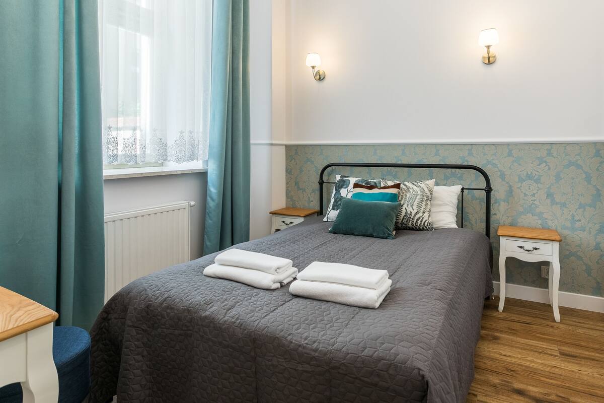 Classic Apartment, 1 Bedroom, Courtyard View (Topolowa 8 st.) | Hypo-allergenic bedding available, laptop workspace, iron/ironing board