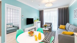 ดีไซน์อพาร์ทเมนท์, 1 ห้องนอน (Rakowicka 22H st.) | ห้องนั่งเล่น | ทีวีจอแบน 42 นิ้ว พร้อมช่องเคเบิล, ทีวี