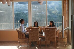 Lobby lounge - Paradise Villa Nagarkot (Mahamanjushree Nagarkot)