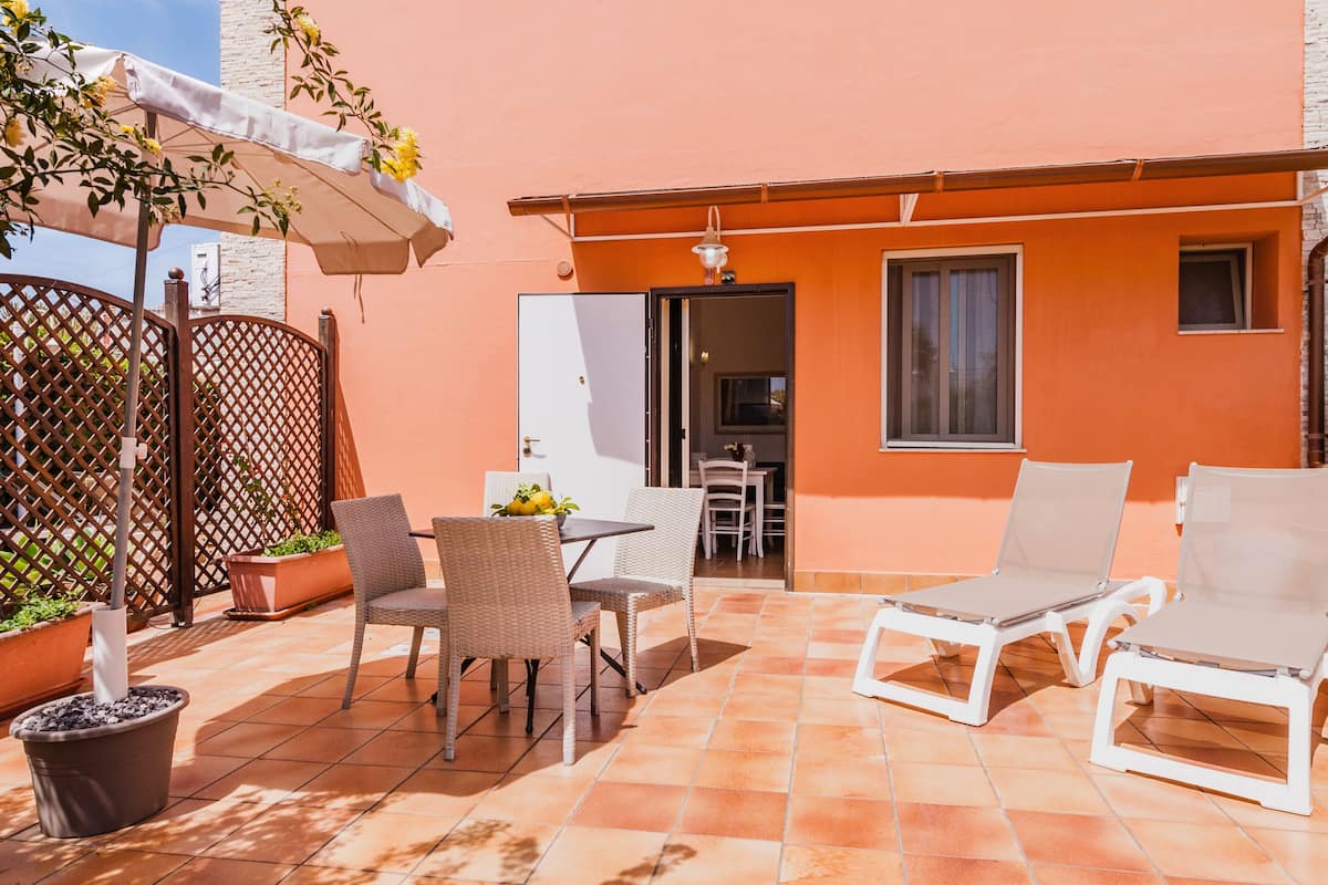 Appartamento Standard, patio, vista giardino | Vista cortile