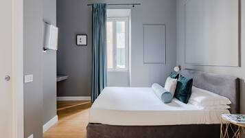 Deluxe-Doppelzimmer, Kühlschrank, Gartenblick | Individuell dekoriert, individuell eingerichtet, Schreibtisch