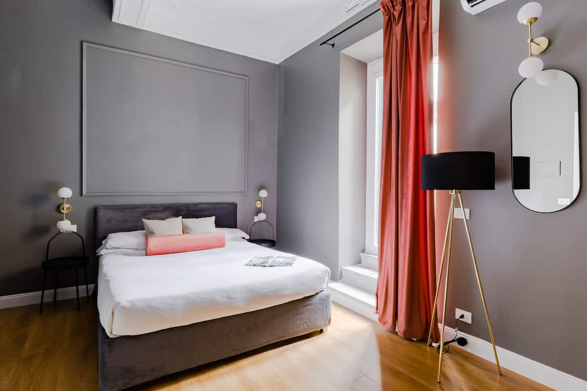 Camera Deluxe, balcone, vista giardino | Con stile personalizzato, con arredamento individuale, una scrivania