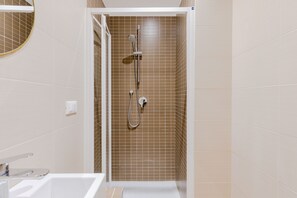 Deluxe-Zimmer, Balkon, Gartenblick | Badezimmer