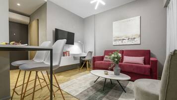 Appartement, 1 slaapkamer (Galini Suite) | Woonkamer | Een smart-tv