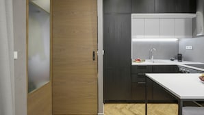 Leilighet, 1 soverom (Galini Suite) | Eget kjøkken | Espressomaskin, kaffetrakter/tekoker, kjøleskap og ovn