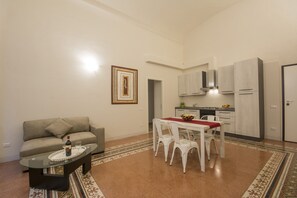 Interior - Few Steps from the Duomo - Luxury Apartment 2 (Siena)
