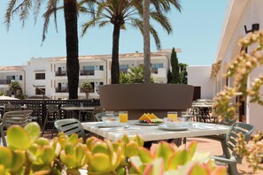 Desayuno buffet todos los días (con cargo)