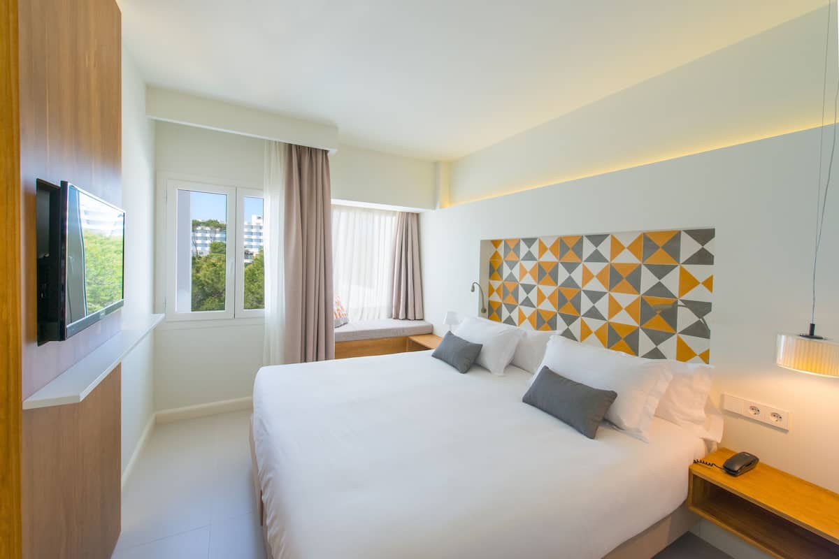 2 slaapkamers, een kluis op de kamer, verduisterende gordijnen