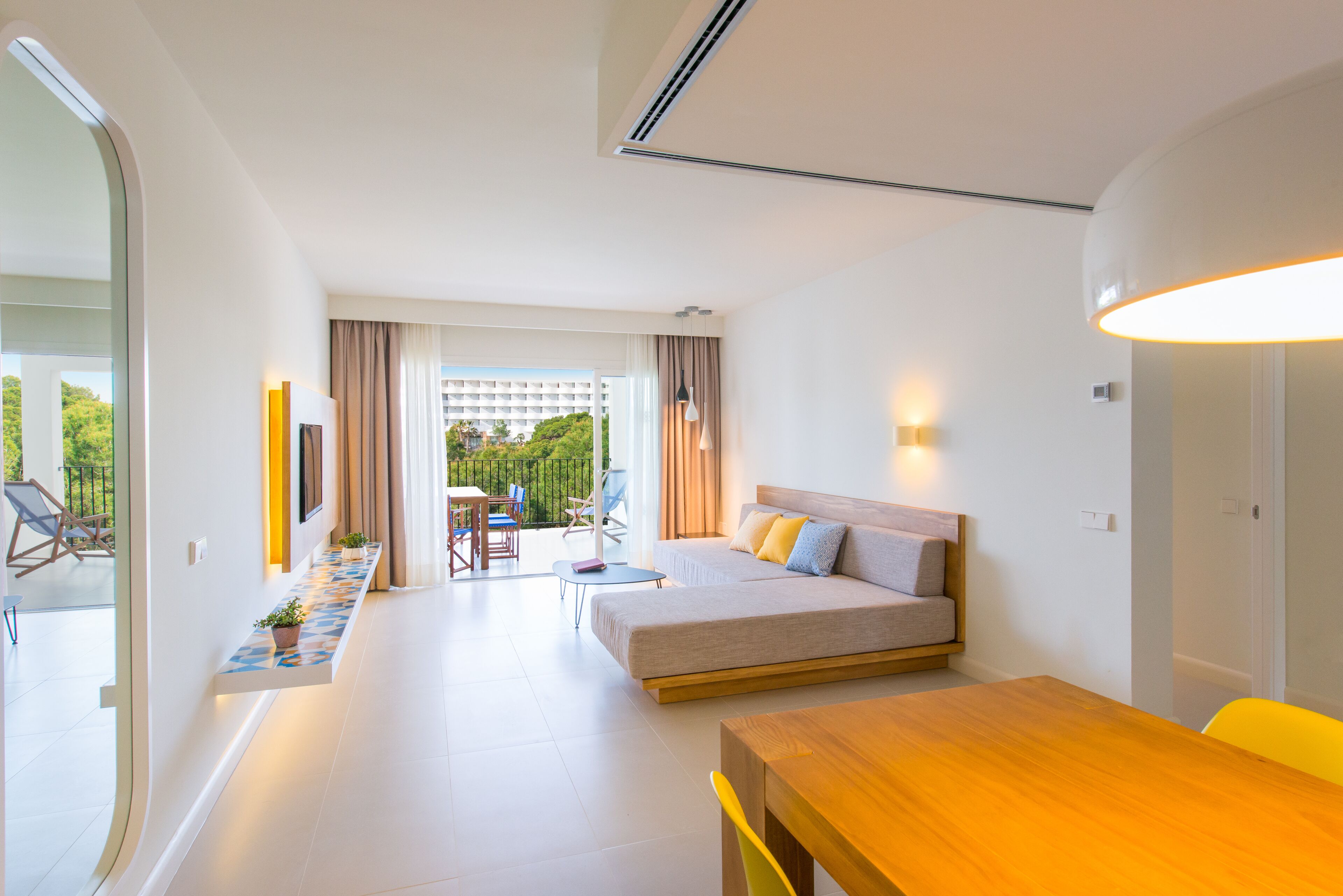 تلفزيون إل إي دي بحجم 40-بوصة يعرض قنوات فضائية، تلفزيون، تنس طاولة