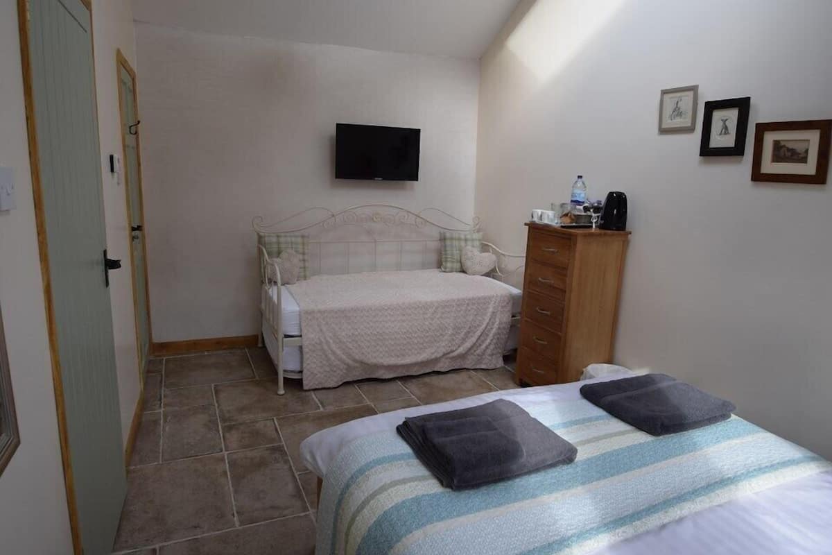 King Room with Garden View and Single Bed