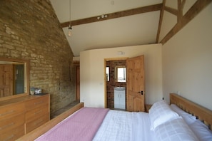 Deluxe Double Room with Shower | Iron/ironing board, free WiFi, bed sheets