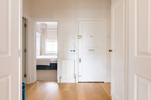 1 bedroom, desk, iron/ironing board, WiFi - Luxury, spacious apartment with garden view (London)