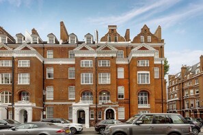 Exterior - Luxury, spacious apartment with garden view (London)