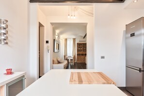 Apartamento, 1 quarto | Cozinha privada | Geladeira grande, fogão, cooktop, lava-louças