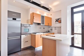 Apartamento, 1 quarto | Cozinha privada | Geladeira grande, fogão, cooktop, lava-louças