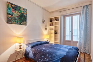 Iron/ironing board, free WiFi, bed sheets