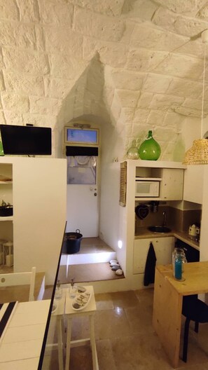 Free daily local cuisine breakfast - La Maison (Trani)