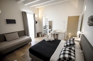 Ropa de cama de alta calidad, minibar y decoración personalizada 