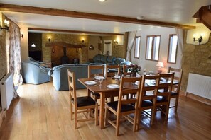 House, 4 Bedrooms | In-room dining - Jay Barn (Cheltenham)