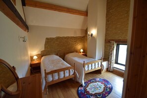 独立别墅, 4 间卧室 | 4 多间卧室、熨斗/熨衣板、旅行婴儿床、床单