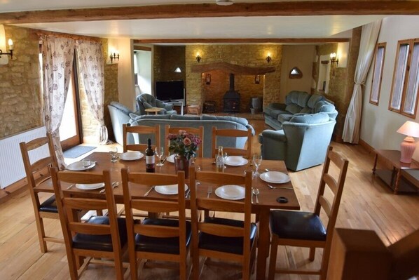 Maison, 4 chambres | Restauration dans la chambre
