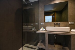 Shower, towels - Beautiful and comfortable house with private pool in Denia, Costa Blanca, Spain for 6 persons (Denia)