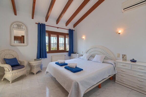 5 bedrooms, iron/ironing board, WiFi, bed sheets - Elvi - Javea, Costa Blanca (Javea)