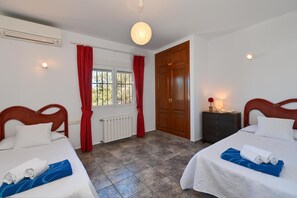 5 chambres, fer et planche à repasser, Wi-Fi, draps fournis