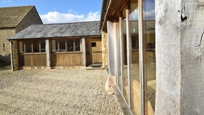 Exterior - The Warren (Cheltenham)