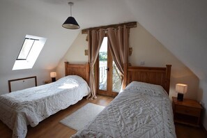 3 bedrooms, iron/ironing board - The Warren (Cheltenham)