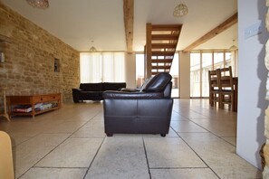 하우스, 침실 3개 | 거실 공간 | 평면 TV