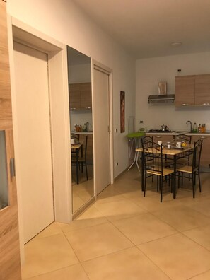 Fridge, stovetop, cookware/dishes/utensils - La Dolce Notte (Triggiano)