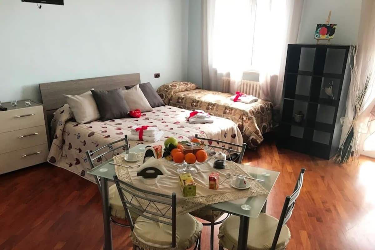 Estudio Confort, en edificio anexo (Via Lame 4) | Edredones de plumas, wifi gratis, ropa de cama