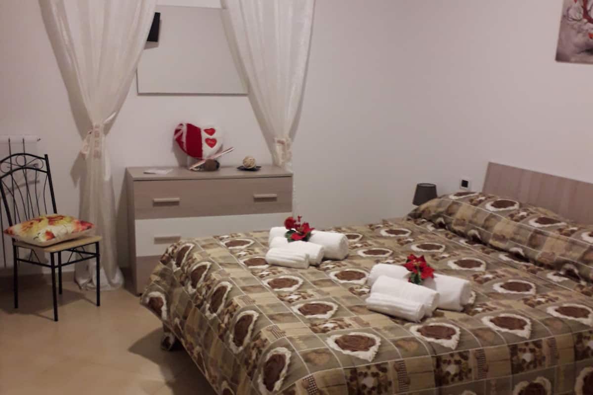 Apartamento, 2 habitaciones | Edredones de plumas, wifi gratis, ropa de cama
