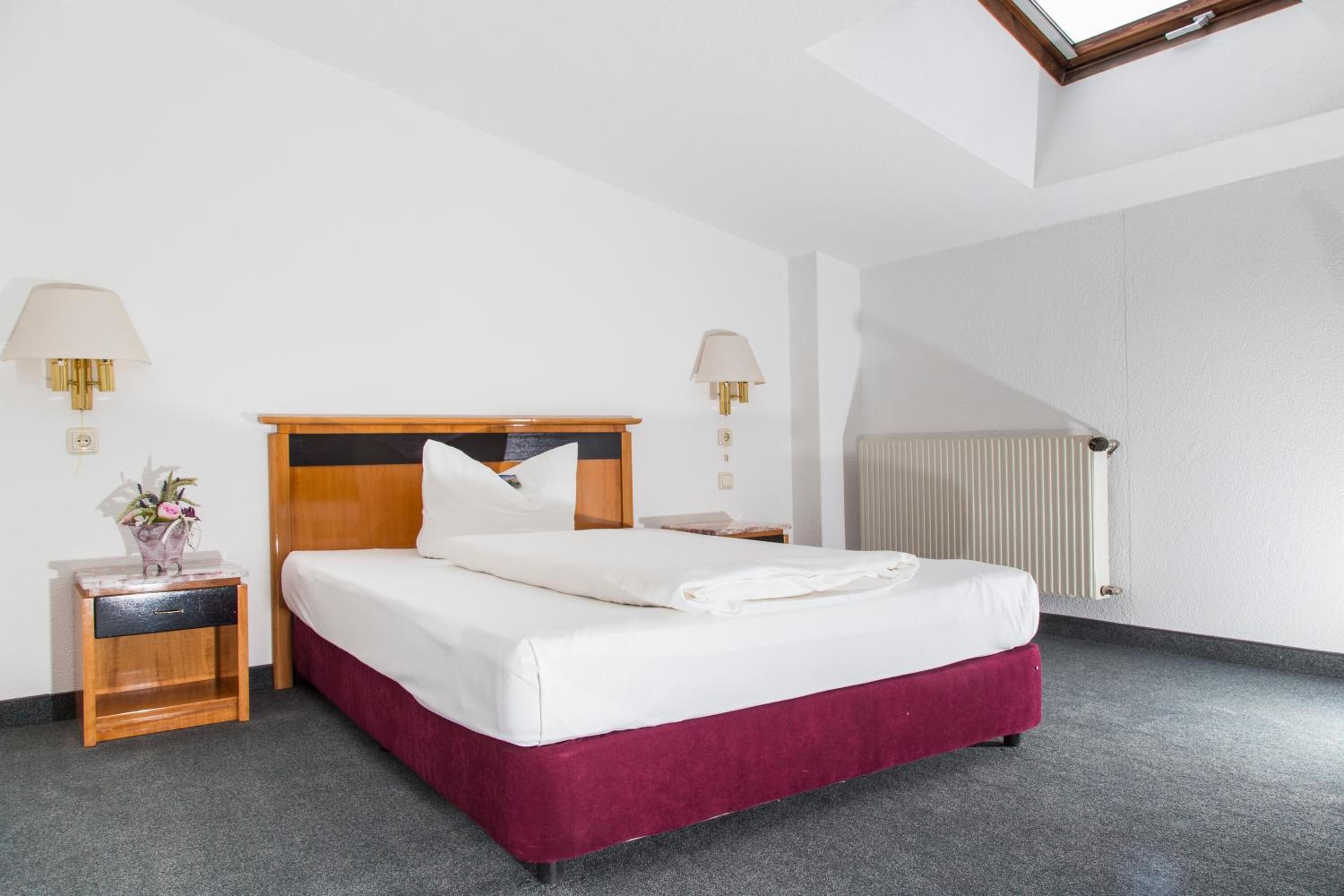 hypo-allergenic bedding, desk, free wifi, bed sheets