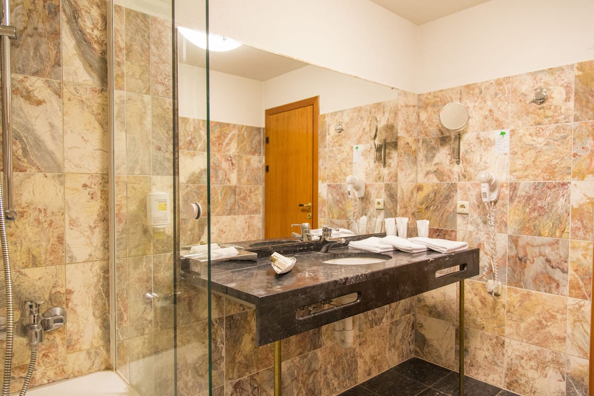 triple room | room amenity