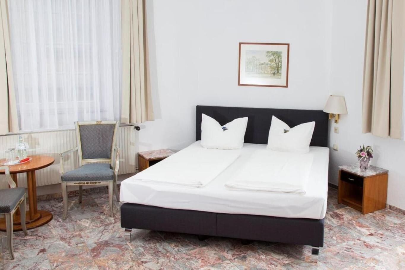 hypo-allergenic bedding, desk, free wifi, bed sheets