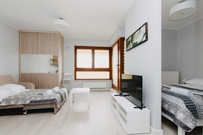 Leilighet – business, balkong | Oppholdsområde | Flatskjerm-TV