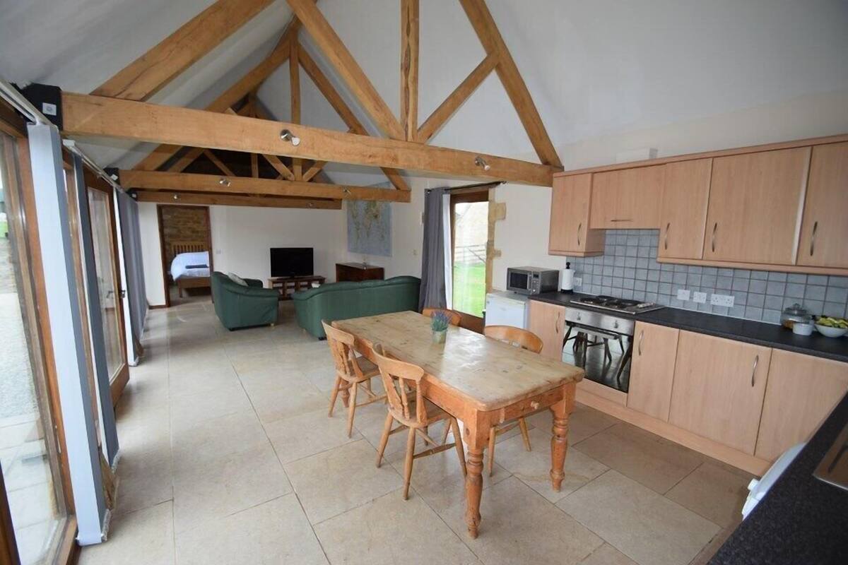 Apartment, 2 Bedrooms (The Fold) | In-room dining