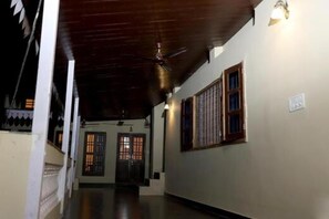Lobby - Karnavati Retreat (Panna)