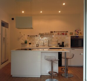 Réfrigérateur, four, plaque de cuisson, lave-vaisselle