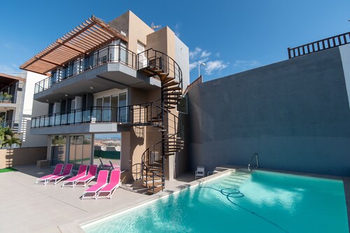 Sea La Vie – Ocean-View Villa with Private Pool, Sunset Terrace and Privacy