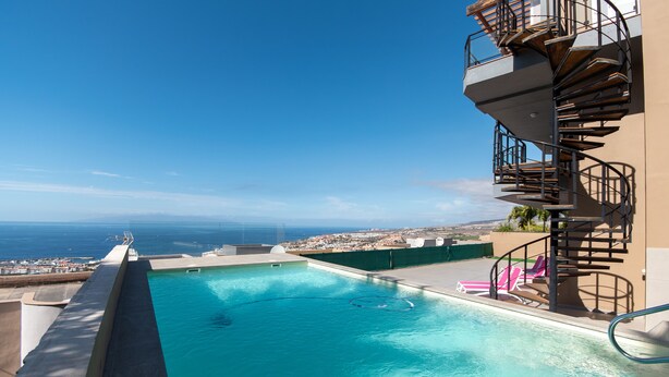 A swimming pool with a view of the ocean, a spiral staircase, and lounge chairs. - Sea La Vie – Ocean-View Villa with Private Pool, Sunset Terrace and Privacy (Costa Adeje Tenerife)