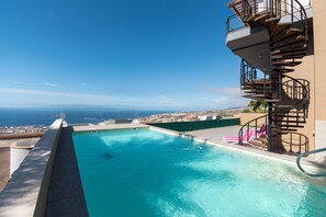 Piscine extérieure, piscine chauffée