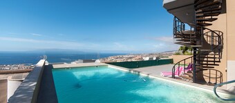 Sea La Vie – Ocean-View Villa with Private Pool, Sunset Terrace and Privacy