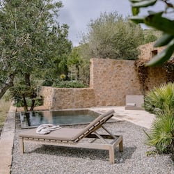 1 bedroom, premium bedding, down comforters, memory foam beds