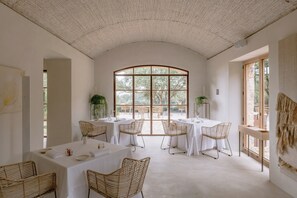 Se sirven desayunos, comidas y cenas 