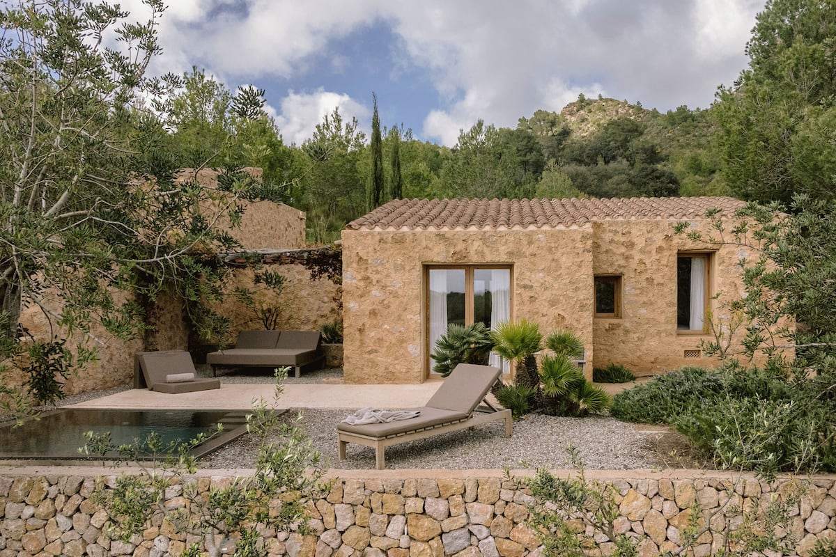 1 sovrum, sÀngtillbehör av högsta kvalitet och duntÀcken